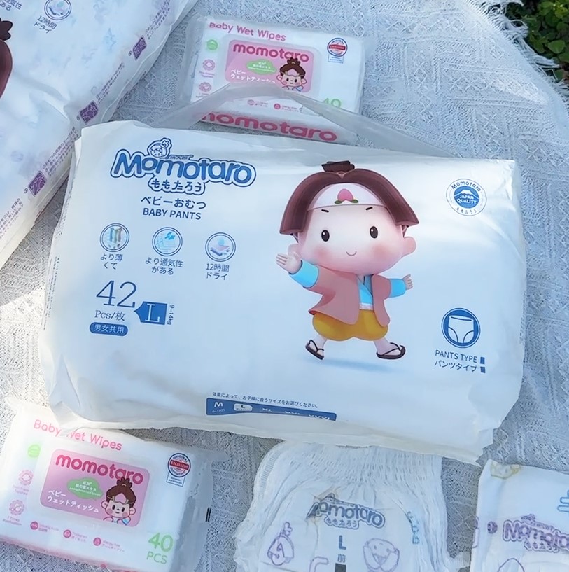 Летние прогулки с ребенком: почему подгузники и салфетки необходимы